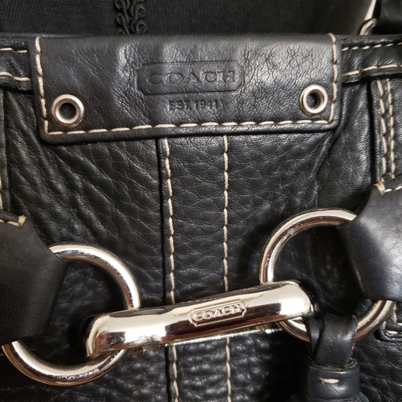 🔥Coach🔥Black an White Pebble Leather Scatchel - Picture 2 of 8